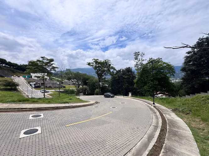 VENTA DE LOTE CONDOMINIO VISTA REAL CON VISTA ESPECTACULAR - Imagen 17