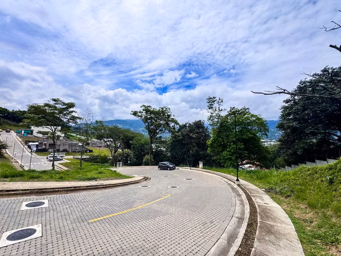 VENTA DE LOTE CONDOMINIO VISTA REAL CON VISTA ESPECTACULAR - Imagen 13