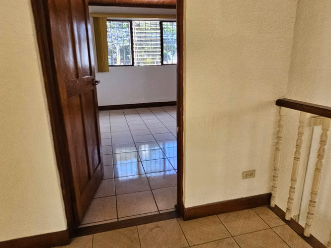 ROHRMOSER, EN VENTA, EXCELENTE PROPIEDAD CON USO DE SUELO COMERCIAL.