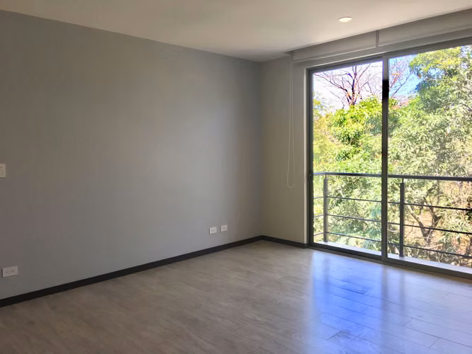 Apartamento en Alquiler en Santa Ana | Vistas | Línea Blanca | AC | Amenidades