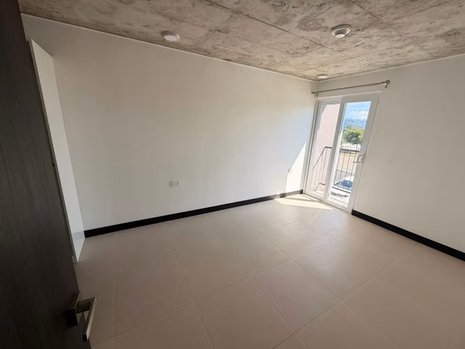Alquiler de apartamento en Condominio Khaya, Curridabat. 550 000 colones. Caminando Aleste.