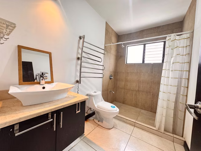 Amplia casa en condominio, con patio y hab en planta baja en  Montes de Oca 41948 - Imagen 18
