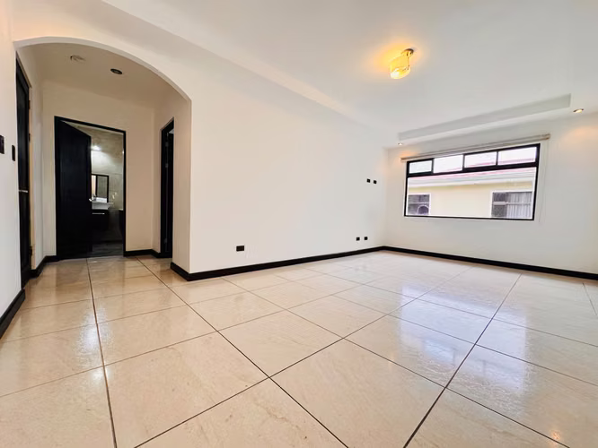 Amplia casa en condominio, con patio y hab en planta baja en  Montes de Oca 41948 - Imagen 12