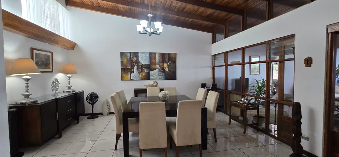 Venta de casa Independiente en la Uruca