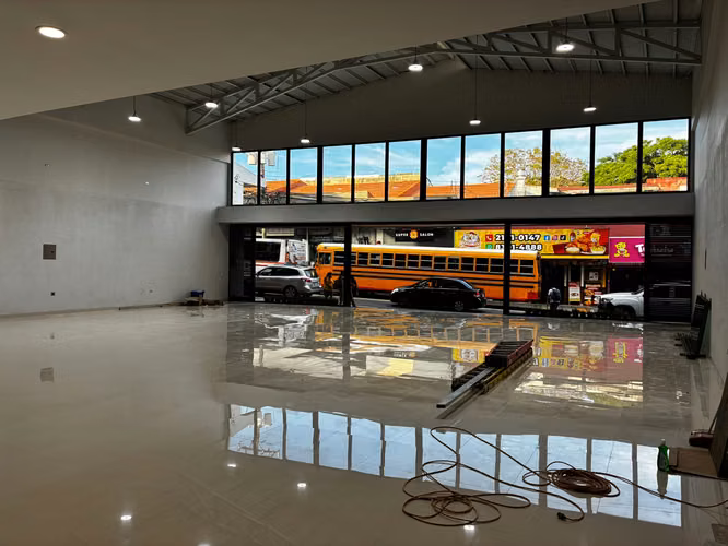Alquiler de  Local en Heredia de 500 m² | Alto Tránsito Peatonal y Buses