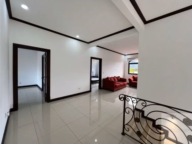 Hermosa casa en Colinas de Montealegre, Curridabat