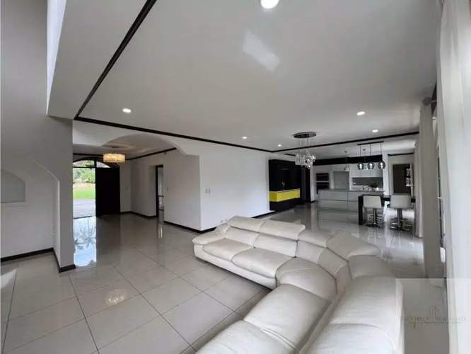 Hermosa casa en Colinas de Montealegre, Curridabat
