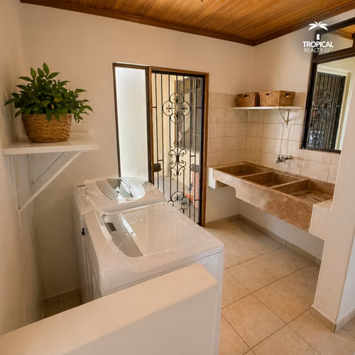 Casa en Venta en Curridabat – 3 Niveles, Oficina, Sala de TV y Amplios Espacios - Imagen 6