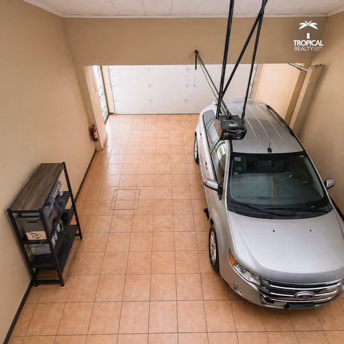 Casa en Venta en Curridabat – 3 Niveles, Oficina, Sala de TV y Amplios Espacios - Imagen 18