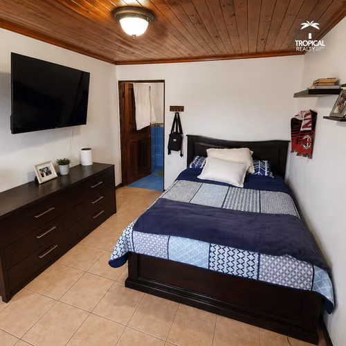 Casa en Venta en Curridabat – 3 Niveles, Oficina, Sala de TV y Amplios Espacios - Imagen 11