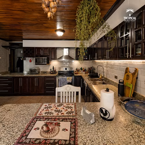 Casa en Venta en Curridabat – 3 Niveles, Oficina, Sala de TV y Amplios Espacios - Imagen 5