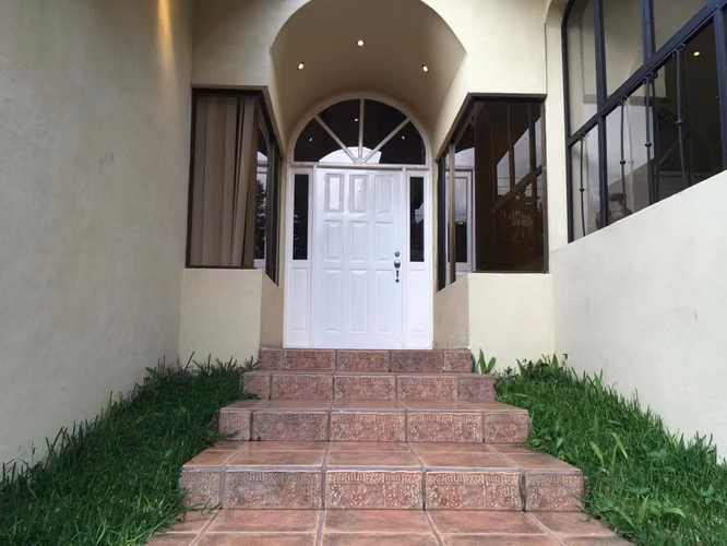 Casa con apartamentos en Belén ideal para inversión rentable