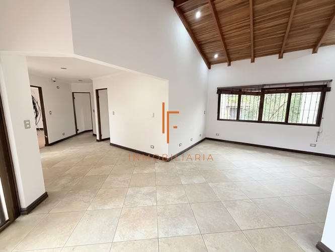 Se Alquila Amplia Casa en Guayabos de Curridabat - Imagen 7