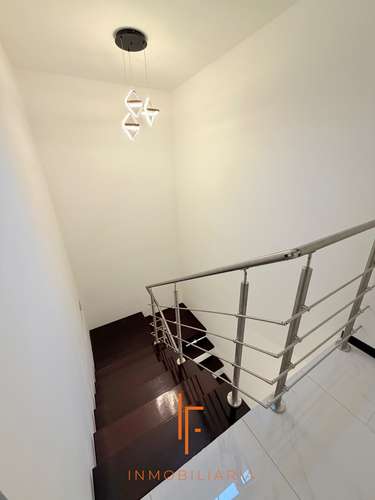 Se Alquila Moderna Casa en Condominio cerca de Curridabat