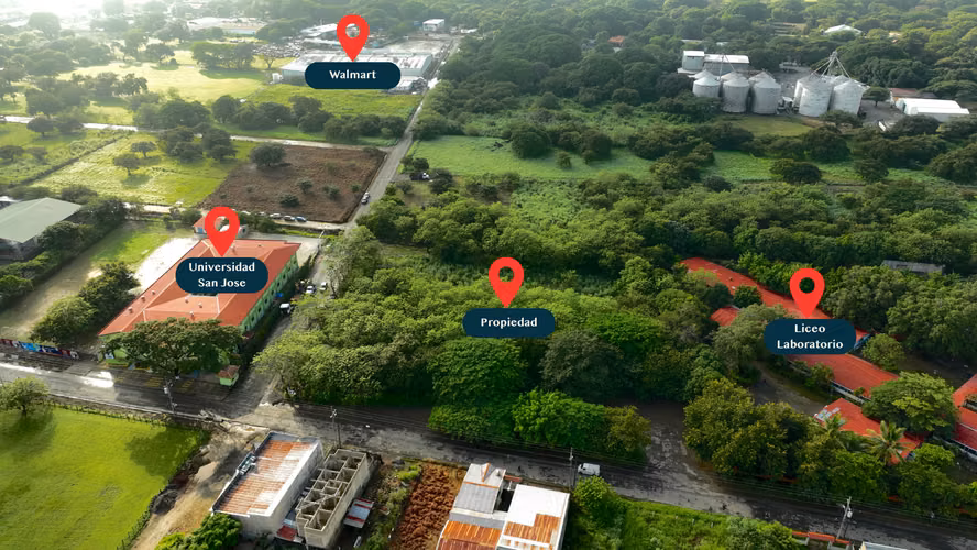Propiedad en Venta en el Centro de Liberia,  cerca de Walmart