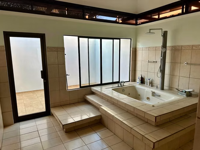 VENTA DE CASA EN VALLE DEL SOL - SANTA ANA