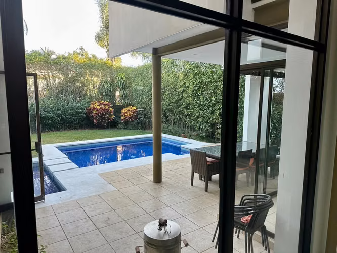 VENTA DE CASA EN VALLE DEL SOL - SANTA ANA