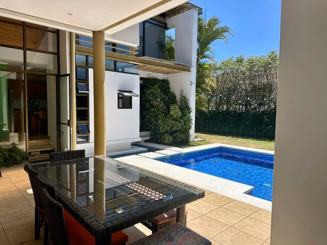VENTA DE CASA EN VALLE DEL SOL - SANTA ANA
