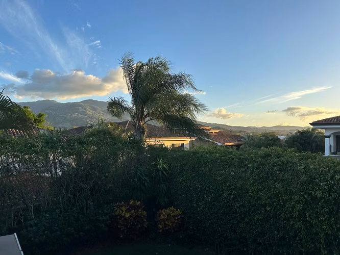 VENTA DE CASA EN VALLE DEL SOL - SANTA ANA