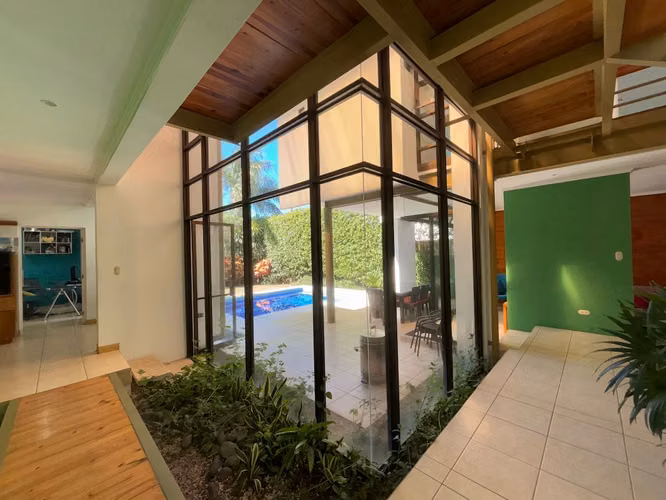 VENTA DE CASA EN VALLE DEL SOL - SANTA ANA