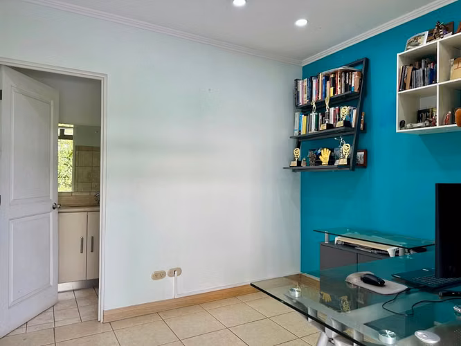 VENTA DE CASA EN VALLE DEL SOL - SANTA ANA