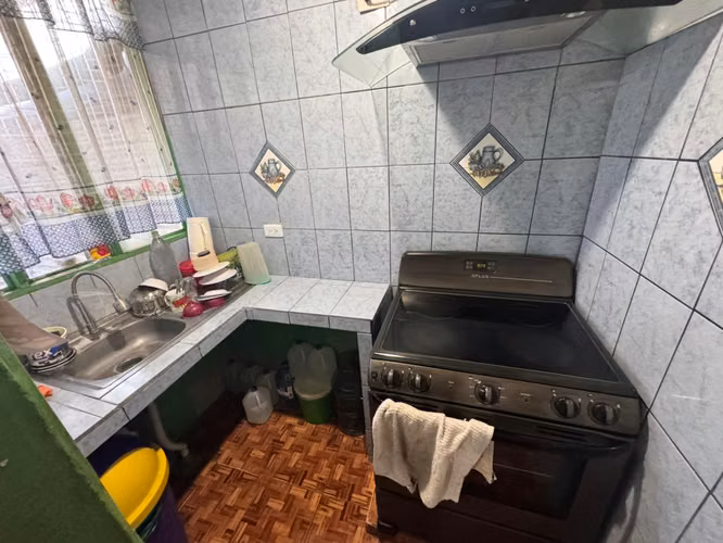 Venta de propiedad con 2 casas y apartamento en Higuito, San Miguel, Desamparados -EU