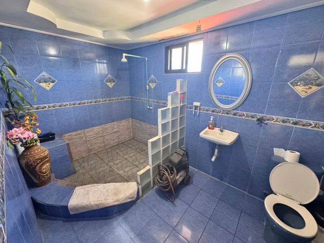 Venta de propiedad con 2 casas y apartamento en Higuito, San Miguel, Desamparados -EU