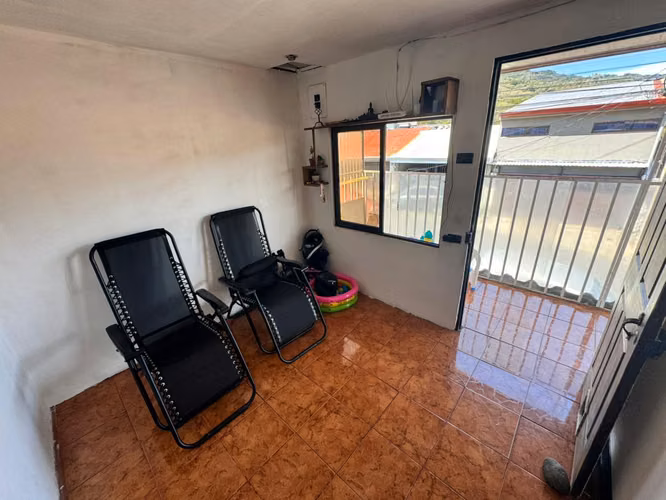 Venta de propiedad con 2 casas y apartamento en Higuito, San Miguel, Desamparados -EU