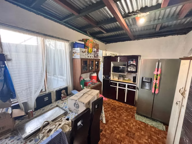 Venta de propiedad con 2 casas y apartamento en Higuito, San Miguel, Desamparados -EU