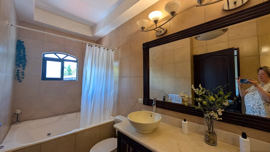 Se vende casa de dos pisos en Lomas de Ayarco -Curridabat - Imagen 15