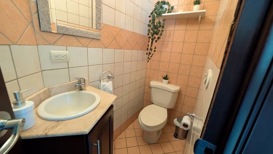 Se vende casa de dos pisos en Lomas de Ayarco -Curridabat - Imagen 10