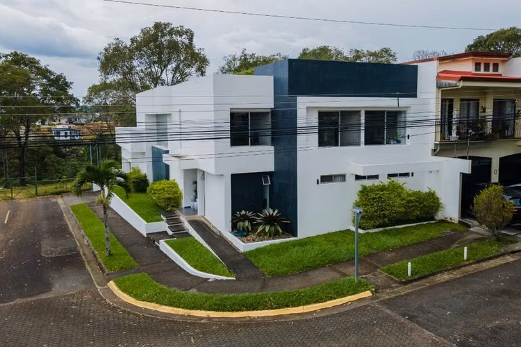 SE VENDE Casa en Condominio Altos de Montenegro KS - Imagen 2
