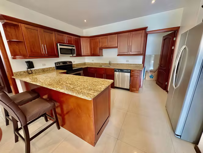 ESCAZU! APARTAMENTO AMPLIO AMUEBLADO DE 2 HAB/2.5BAÑOS/2PARQUEOS/TERRAZA