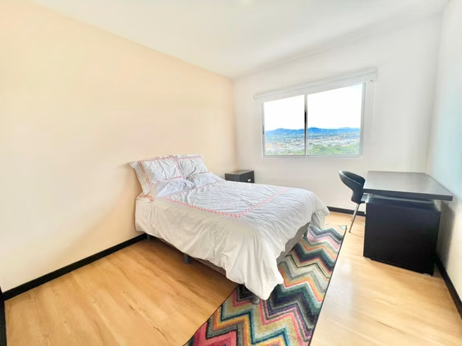 Apartamento amueblado tres dormitorios en La Sabana