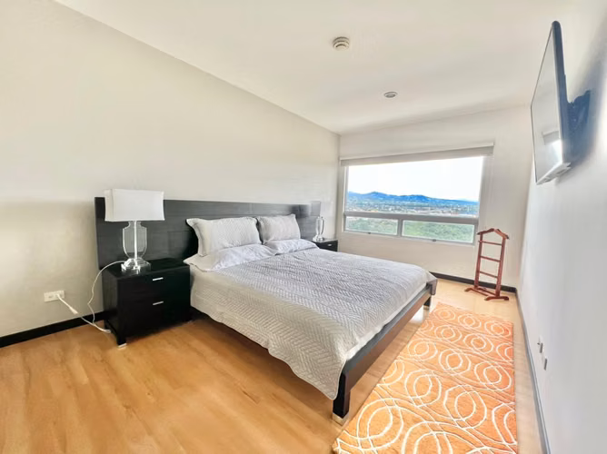 Apartamento amueblado tres dormitorios en La Sabana