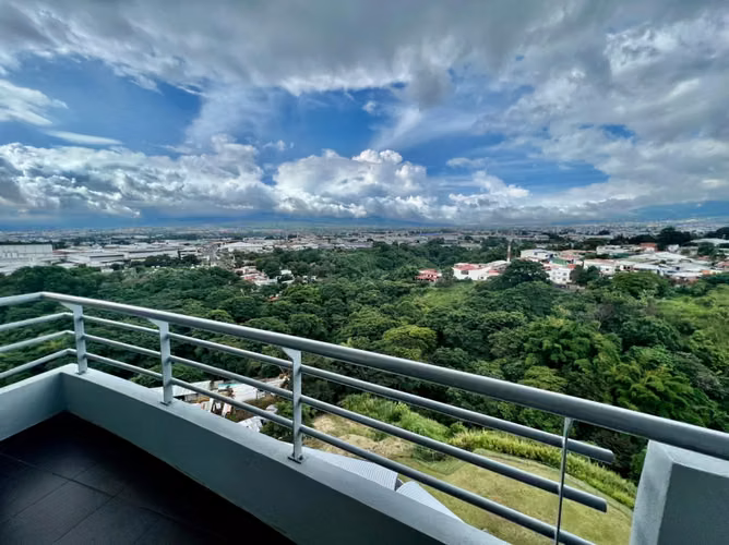 Apartamento amueblado tres dormitorios en La Sabana