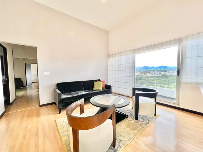 Apartamento amueblado tres dormitorios en La Sabana