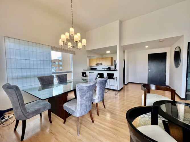 Apartamento amueblado tres dormitorios en La Sabana