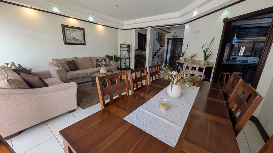 Casa en Curridabat/Lomas de Ayarco-condominio-lindos acabados