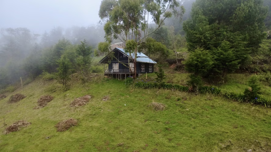 Casa tipo Cabaña y terreno Jardin de Dota Se Vende JLBR