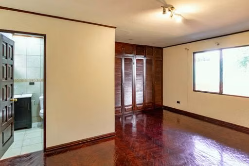 SE ALQUILA AMPLIA CASA AL FINAL DEL BOULEVARD EN ROHRMOSER - Imagen 17