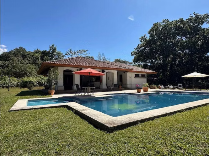 Venta de finca en Orotina con Piscina y Rancho - Imagen 3
