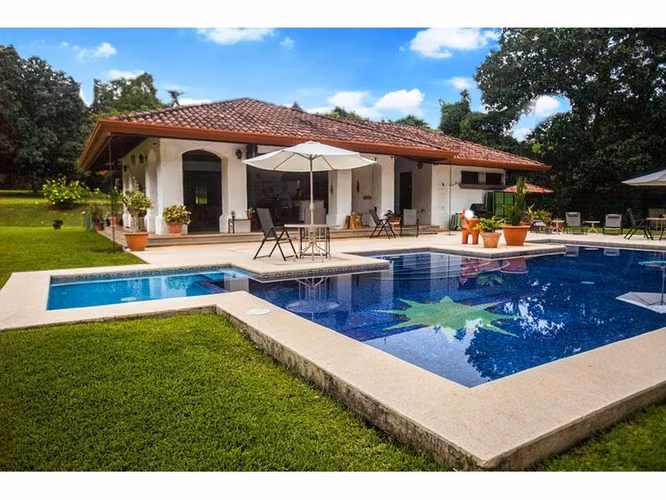 Venta de finca en Orotina con Piscina y Rancho - Imagen 11