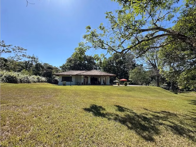 Venta de finca en Orotina con Piscina y Rancho - Imagen 10
