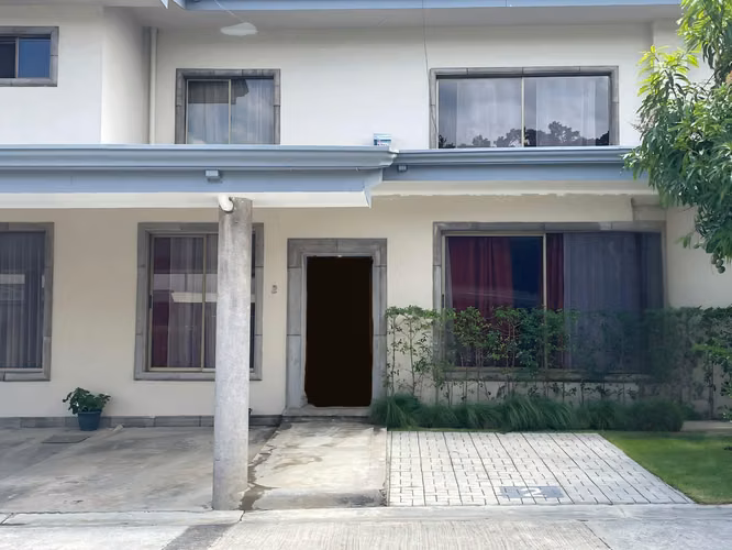Casa en Condominio en Escazú  2 Parqueos  Cerca de Multiplaza