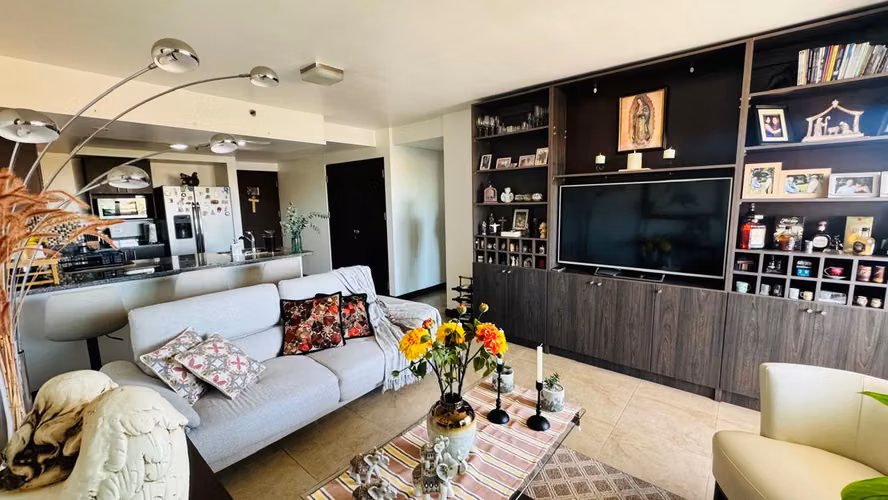 Se vende apartamento en La Uruca con amenidades