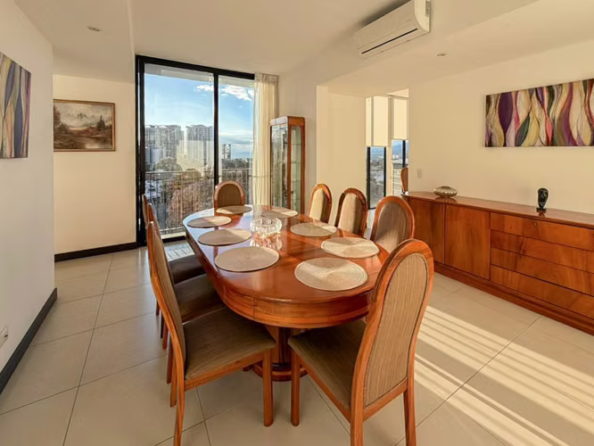 168m2 en Torre Rohrmoser: Vista Inigualable al Atardecer