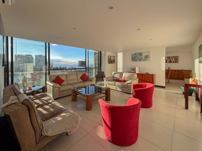 168m2 en Torre Rohrmoser: Vista Inigualable al Atardecer