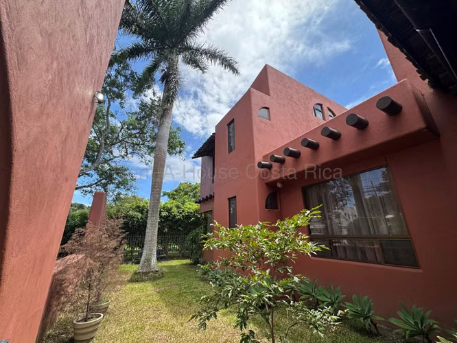 VENTA CASA RESIDENCIAL POZOS DE SANTA ANA