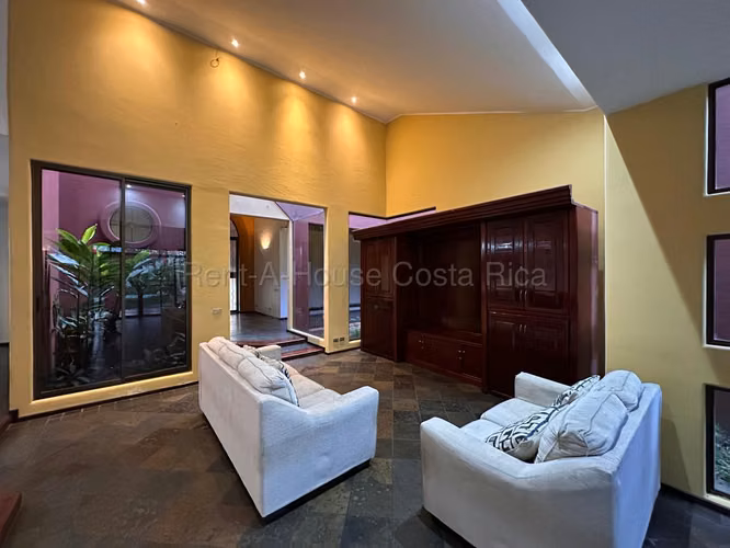 VENTA CASA RESIDENCIAL POZOS DE SANTA ANA